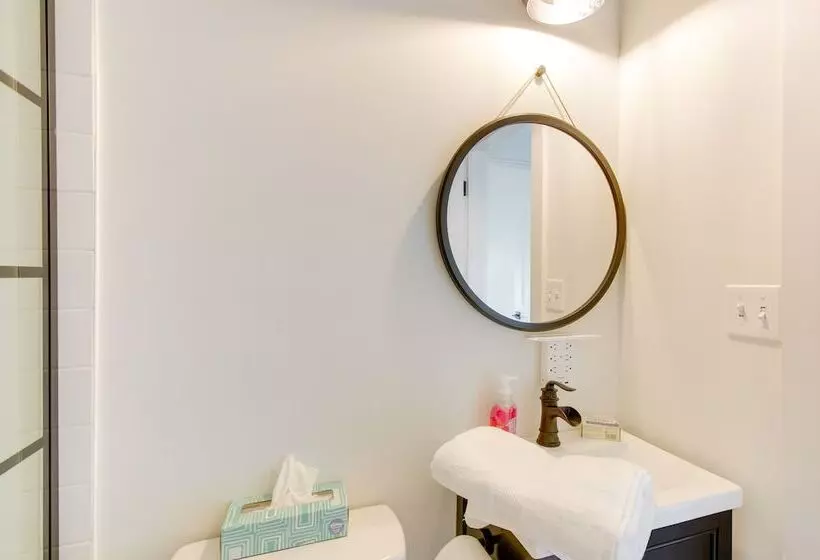 Modern Altavista Farmhouse W/ Countryside Views