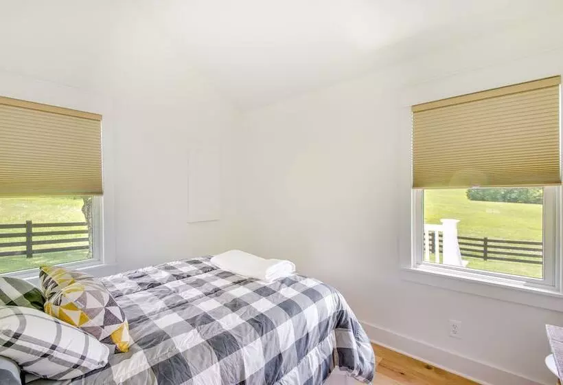 Modern Altavista Farmhouse W/ Countryside Views