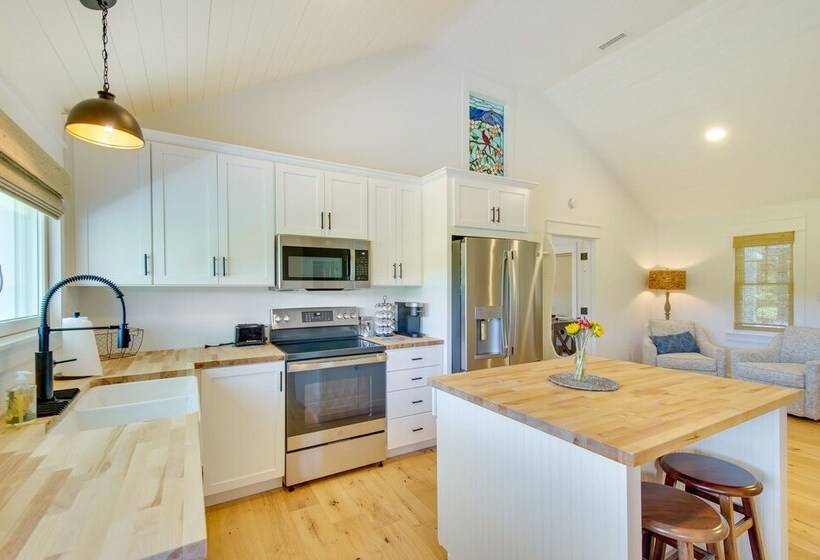 Modern Altavista Farmhouse W/ Countryside Views