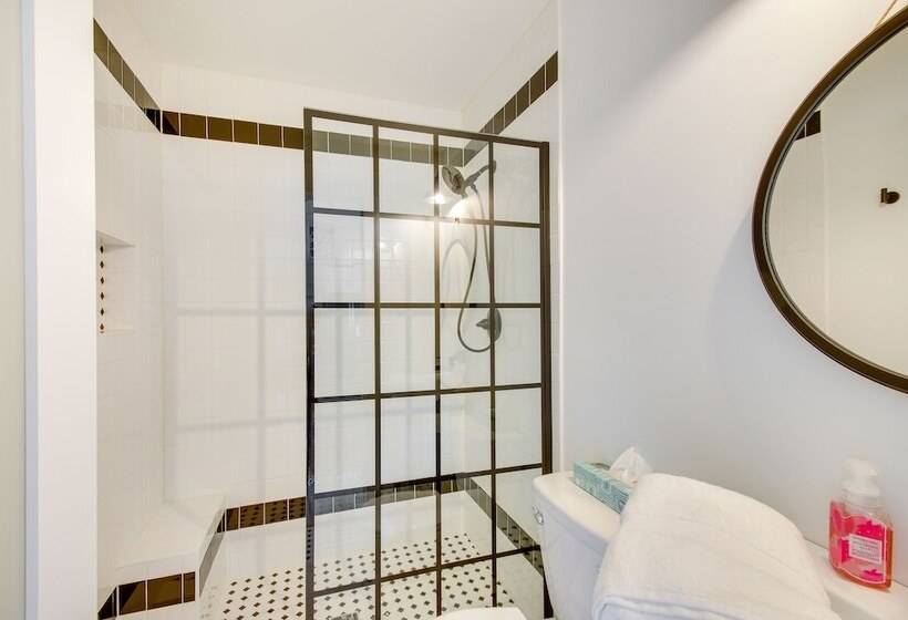 Modern Altavista Farmhouse W/ Countryside Views