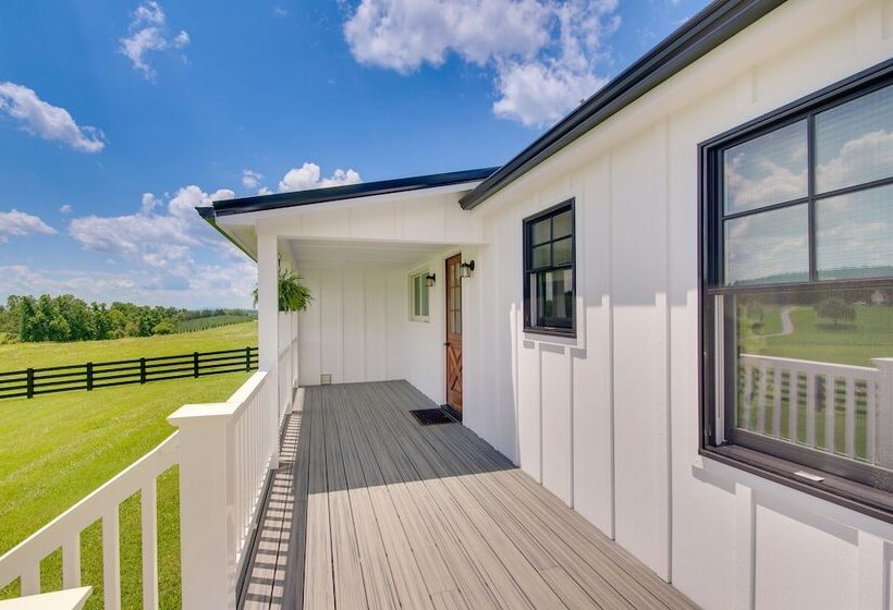 Modern Altavista Farmhouse W/ Countryside Views