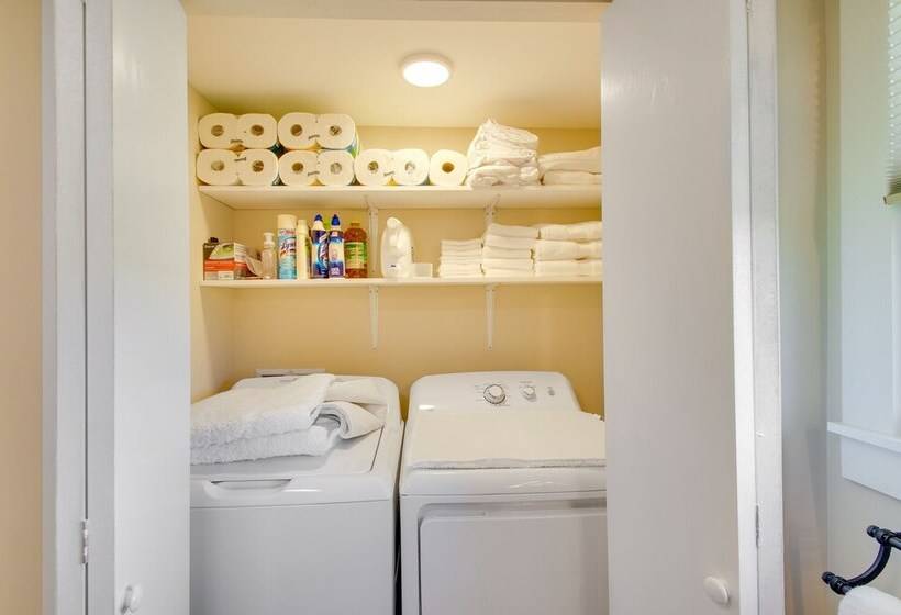 Modern Altavista Farmhouse W/ Countryside Views