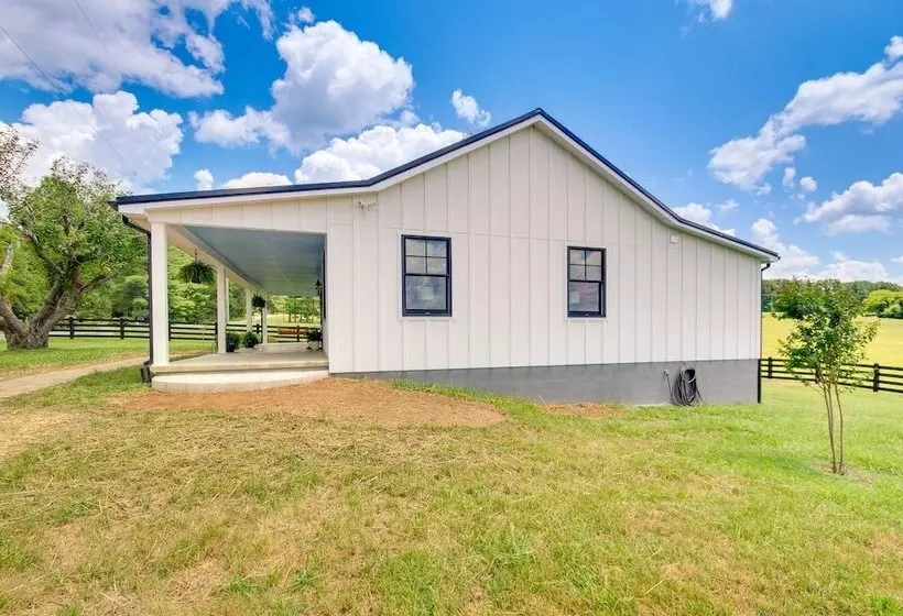 Modern Altavista Farmhouse W/ Countryside Views