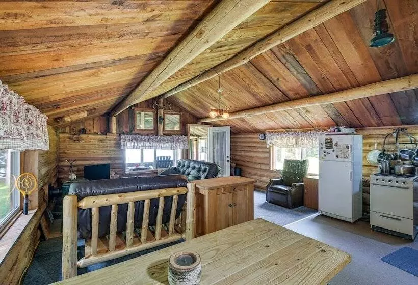 Peaceful Lakefront Cabin Getaway: Dock, Fire Pit!