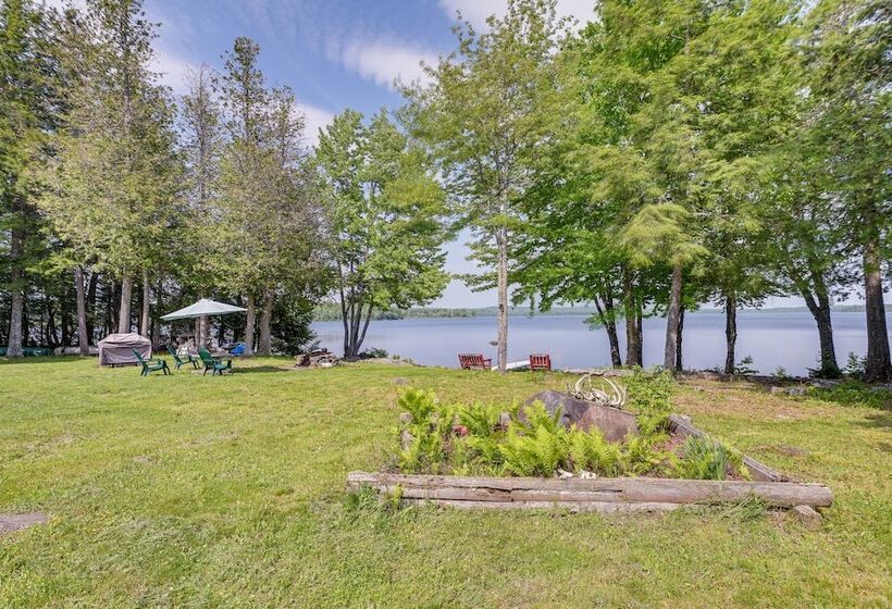Peaceful Lakefront Cabin Getaway: Dock, Fire Pit!