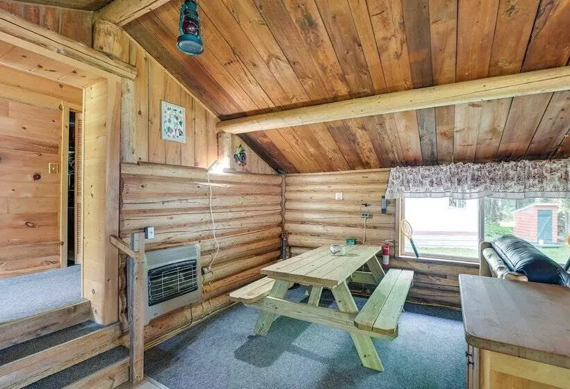 Peaceful Lakefront Cabin Getaway: Dock, Fire Pit!