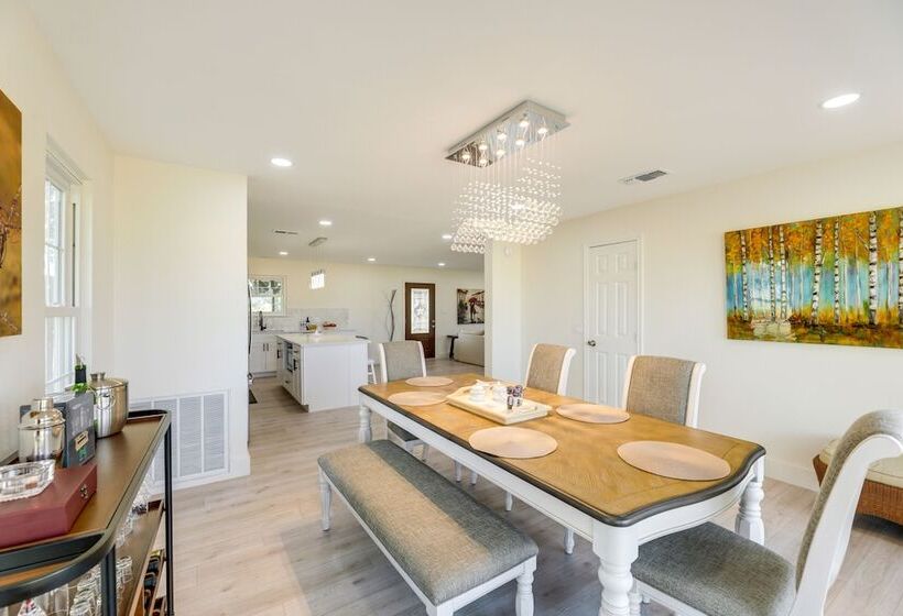 Remodeled Farmhouse On 18 Acres: 8 Mi To Elgin!