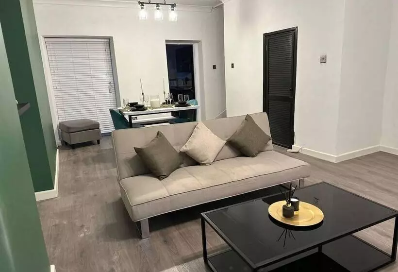 レジデンス Beautiful 2 Bed House In Bridgend