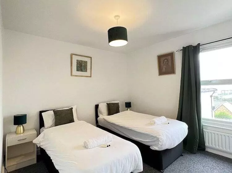 Residenssi Remarkable 2 Bed House In Rochester