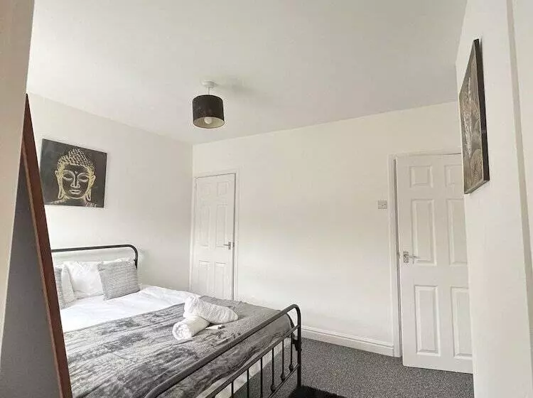 Residenssi Remarkable 2 Bed House In Rochester