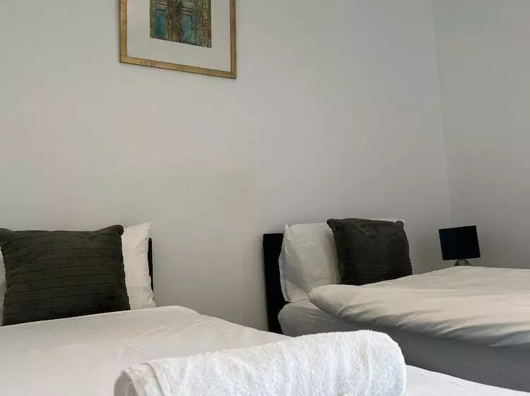 Residenssi Remarkable 2 Bed House In Rochester