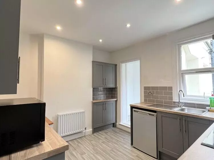 Residenssi Remarkable 2 Bed House In Rochester