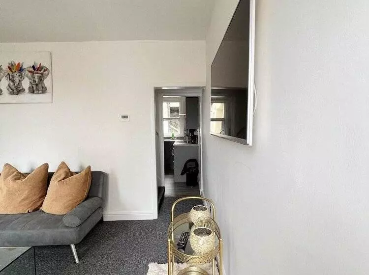 Residenssi Remarkable 2 Bed House In Rochester