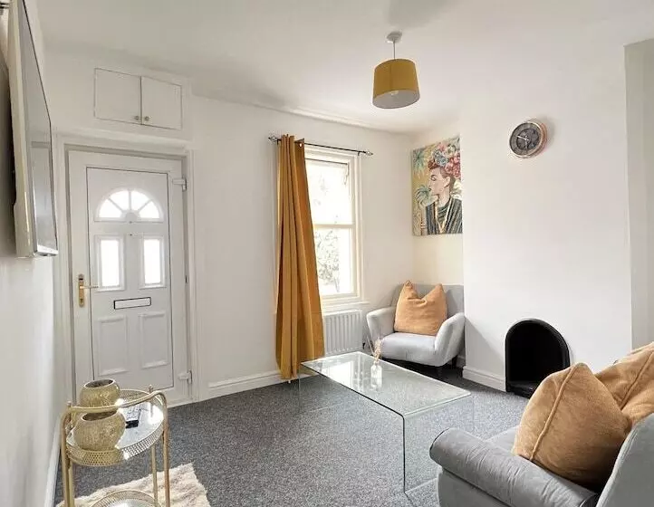 Residenssi Remarkable 2 Bed House In Rochester