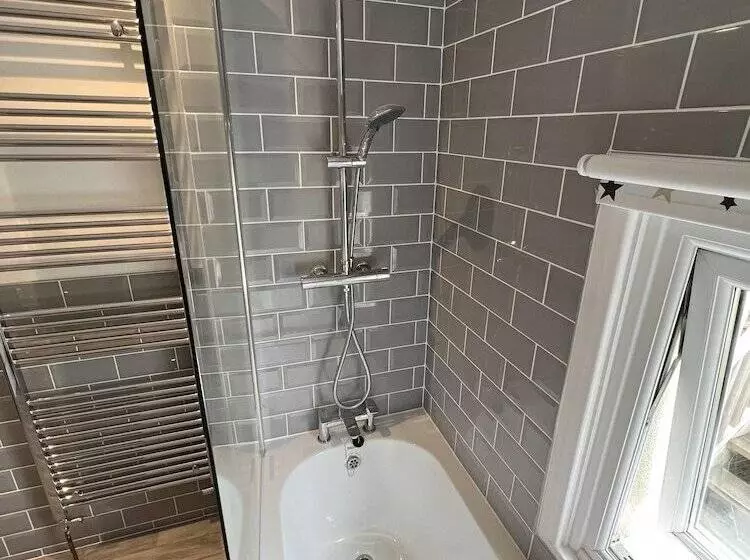 Residenssi Remarkable 2 Bed House In Rochester
