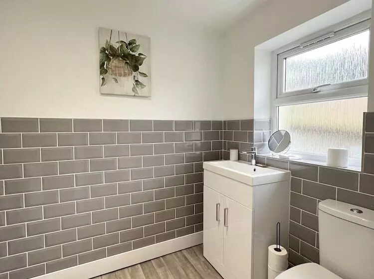 Residenssi Remarkable 2 Bed House In Rochester