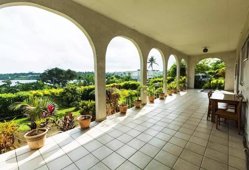 تختخواب و صبحانه Room With A View & Apartment Style