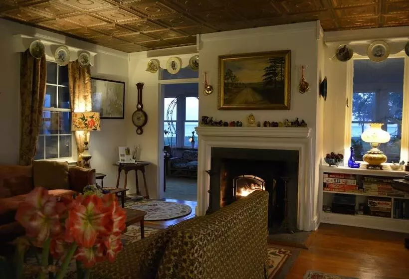 ホテル Black Walnut Point Inn