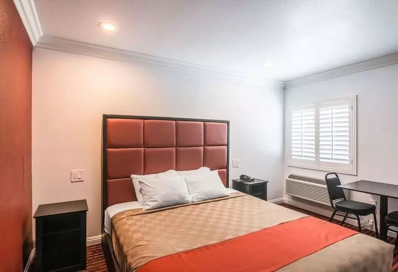Hotelli El Dorado Inn