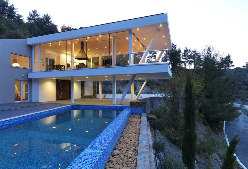 Lioness  Fountain Villa