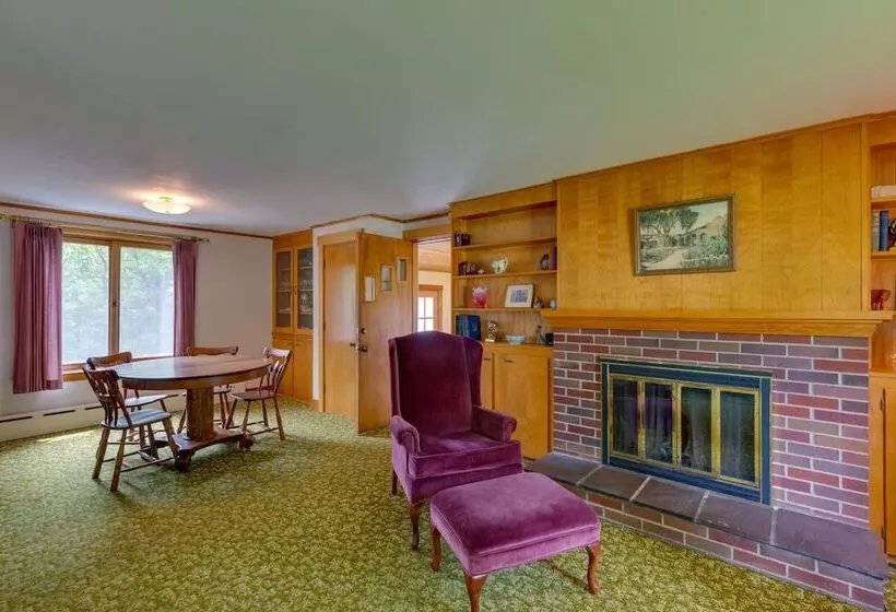 Cape House In Farmington W/ Shared Outdoor Pool!