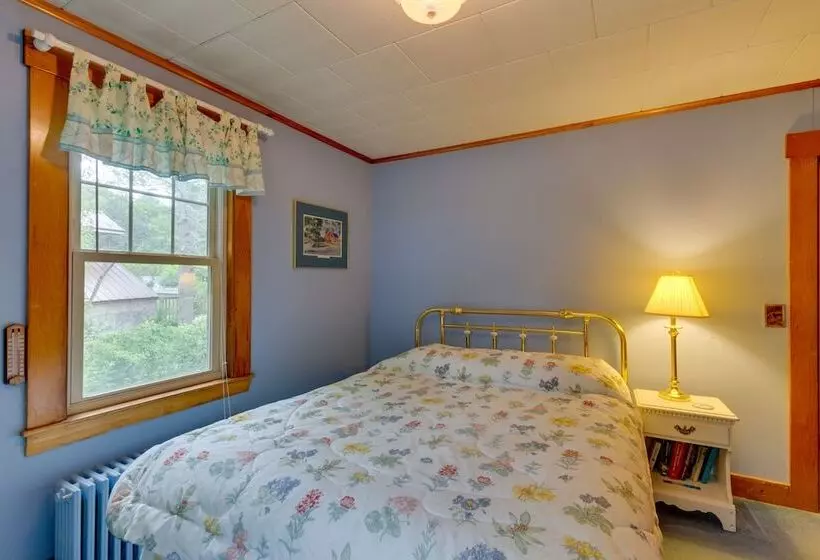 Cape House In Farmington W/ Shared Outdoor Pool!