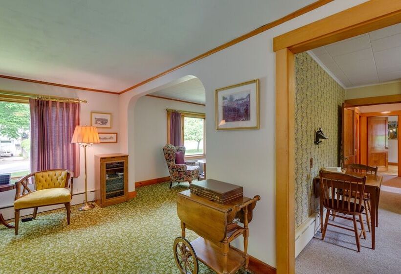 Cape House In Farmington W/ Shared Outdoor Pool!