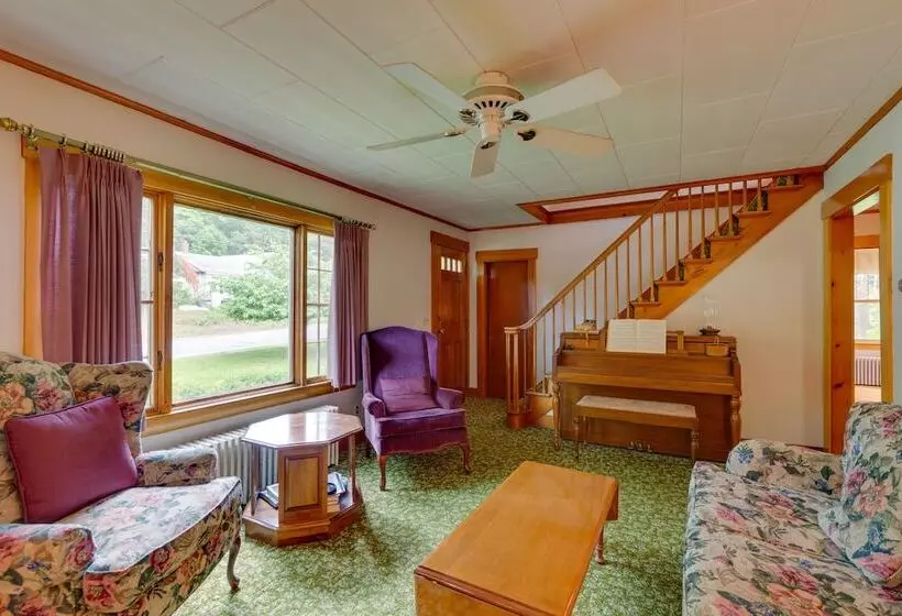 Cape House In Farmington W/ Shared Outdoor Pool!