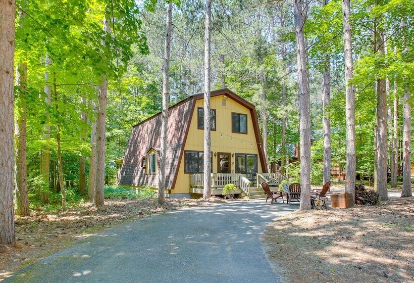 Crystal Mountain Cabin W/ Cozy Fireplace!
