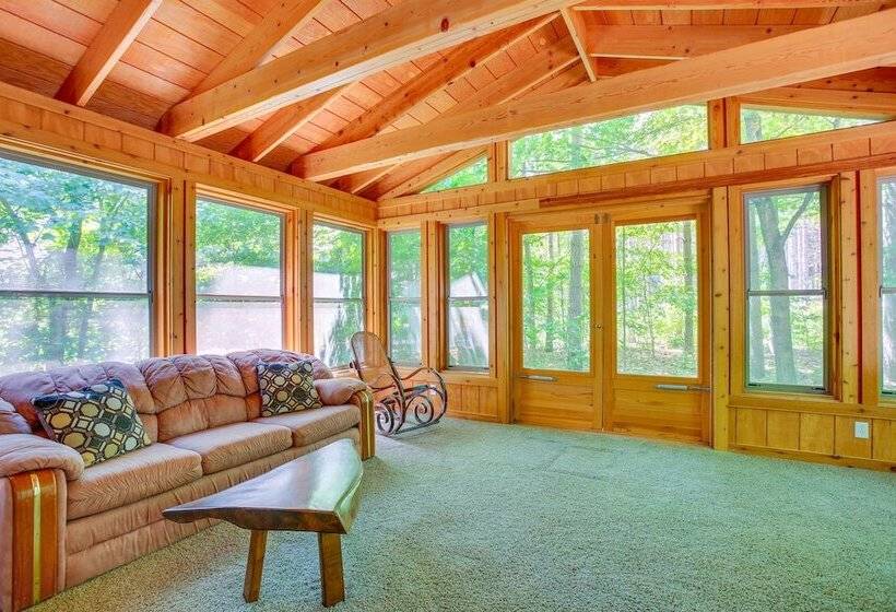 Crystal Mountain Cabin W/ Cozy Fireplace!