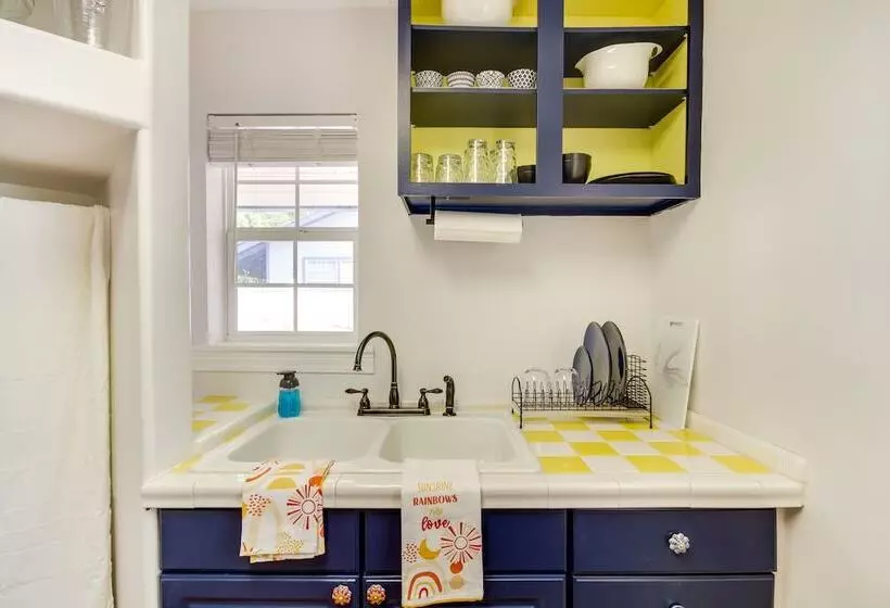 Charming Dtwn Retreat: 1 Mi To Ocean Springs Beach