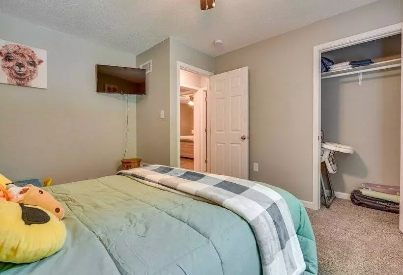 Outdoor Entertainment Areas: Family Ohio Getaway