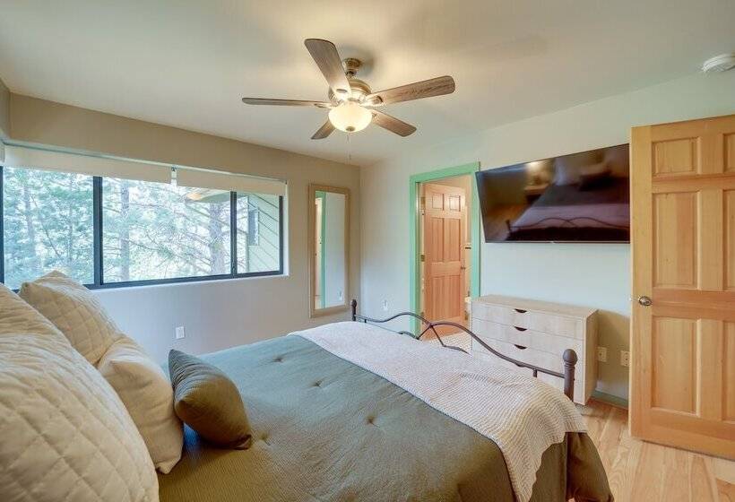 Hot Tub, Fire Pit & Deck: Chic Arizona Retreat