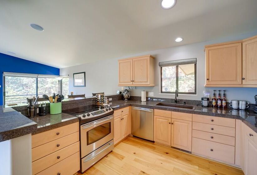 Hot Tub, Fire Pit & Deck: Chic Arizona Retreat