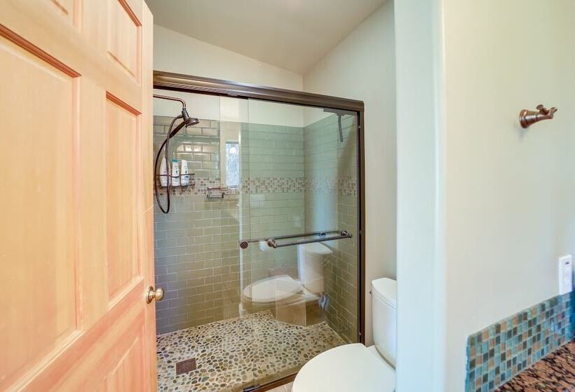 Hot Tub, Fire Pit & Deck: Chic Arizona Retreat