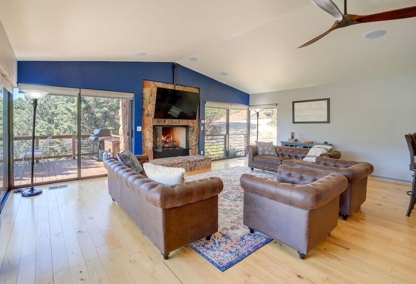 Hot Tub, Fire Pit & Deck: Chic Arizona Retreat