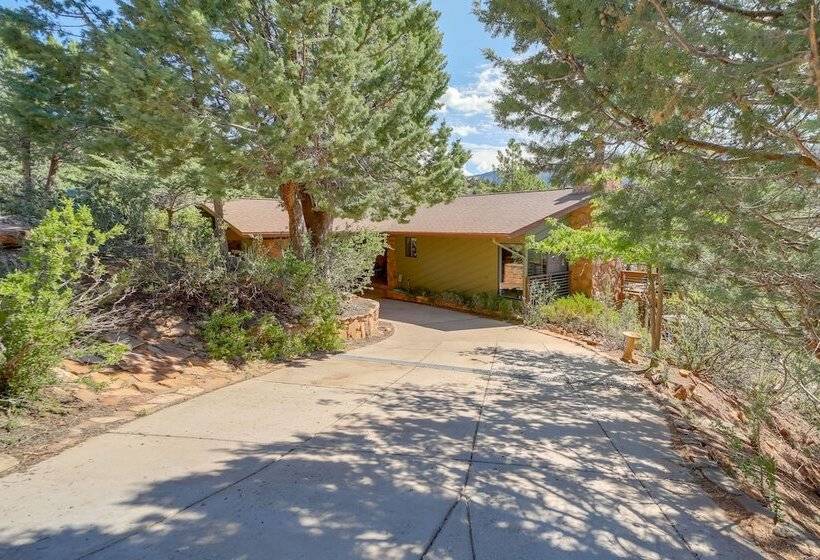 Hot Tub, Fire Pit & Deck: Chic Arizona Retreat