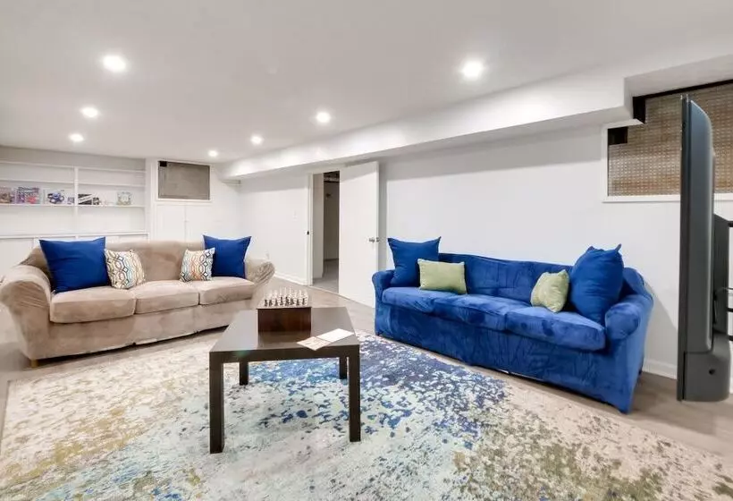 Cleveland Heights Retreat: Close To Everything!