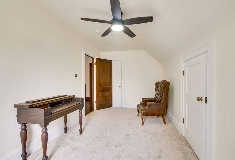 Cleveland Heights Retreat: Close To Everything!