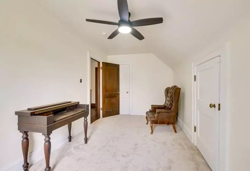 Cleveland Heights Retreat: Close To Everything!