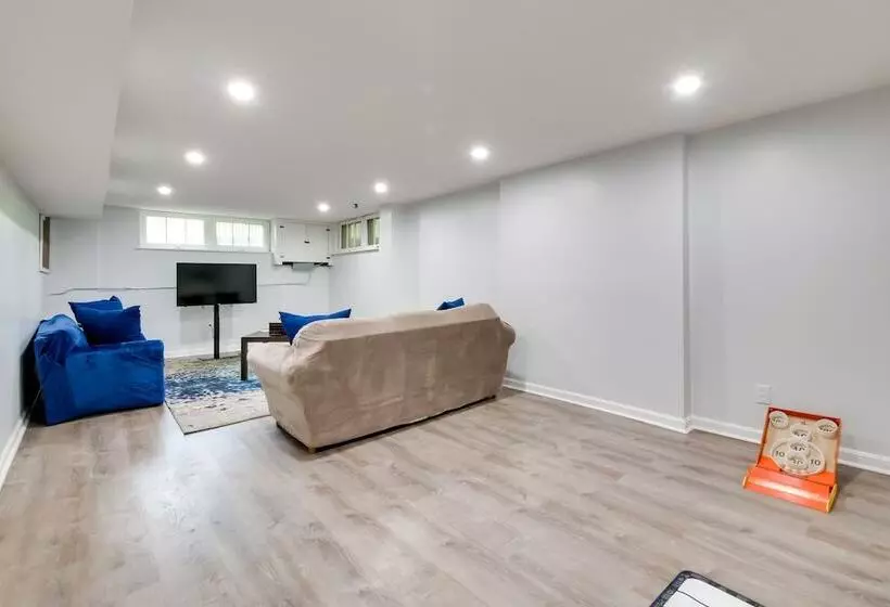 Cleveland Heights Retreat: Close To Everything!