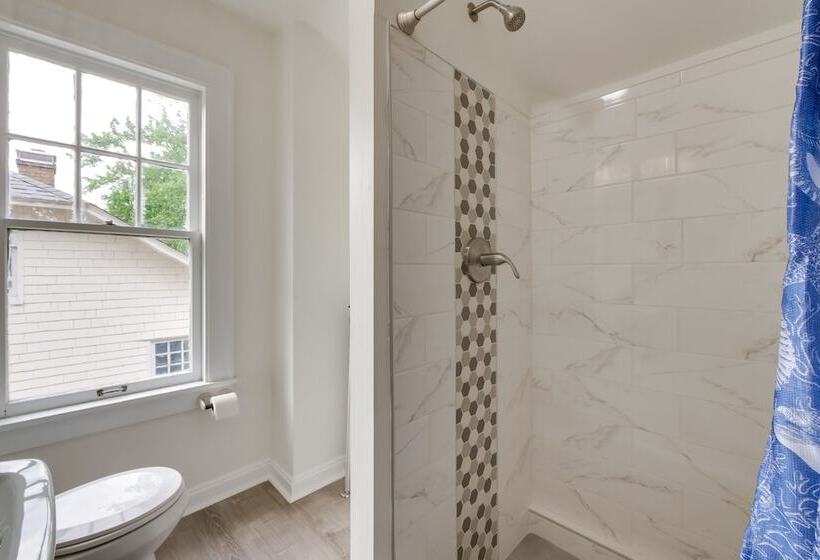 Cleveland Heights Retreat: Close To Everything!