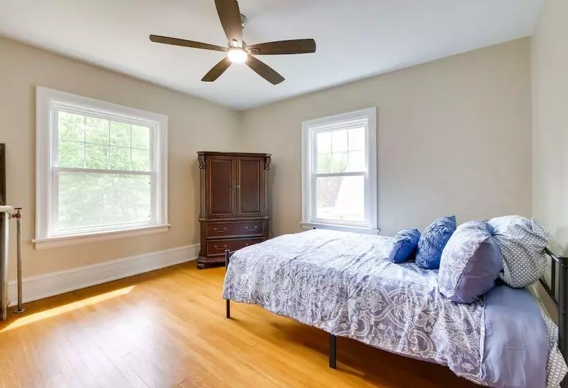 Cleveland Heights Retreat: Close To Everything!