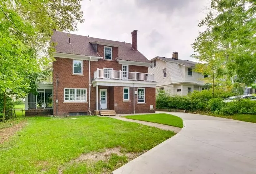 Cleveland Heights Retreat: Close To Everything!