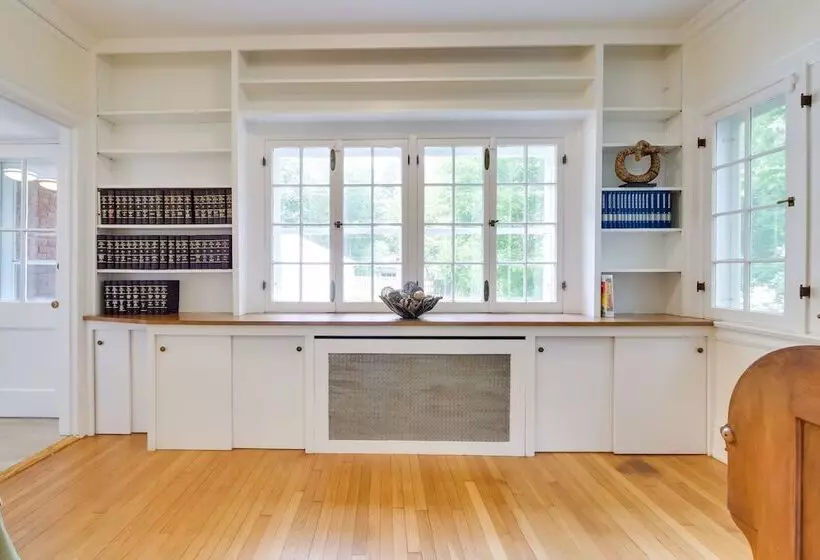 Cleveland Heights Retreat: Close To Everything!