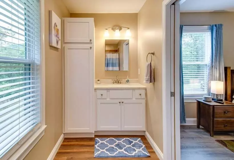 Cozy Home In Star Tannery W/ Private Backyard!