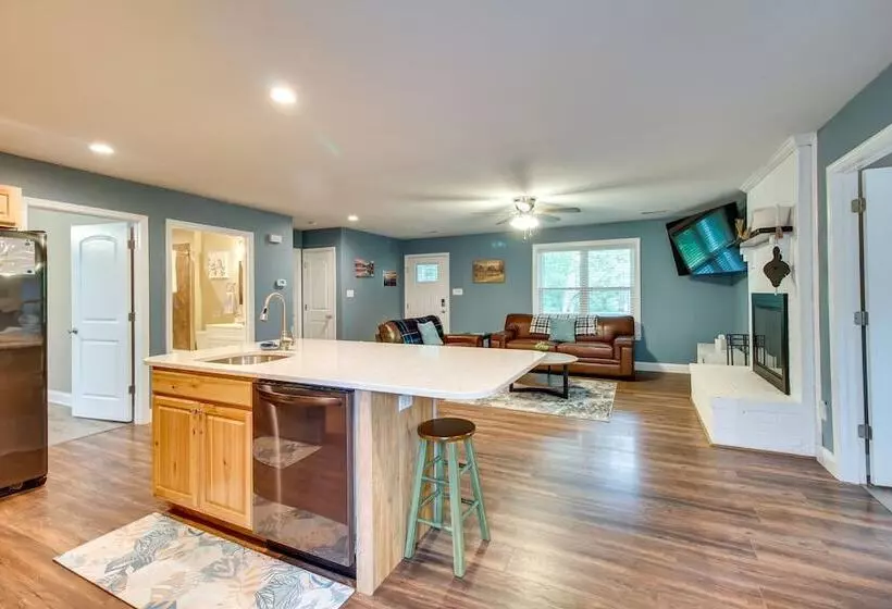 Cozy Home In Star Tannery W/ Private Backyard!