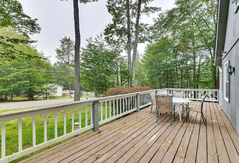 Delightful Tobyhanna Home With Game Room!