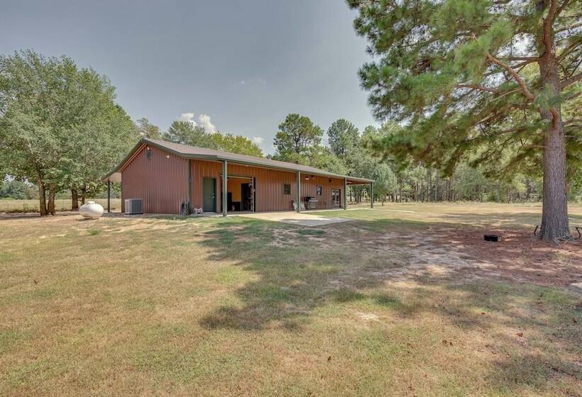Fire Pit At Dog Friendly Countryside Quitman Cabin