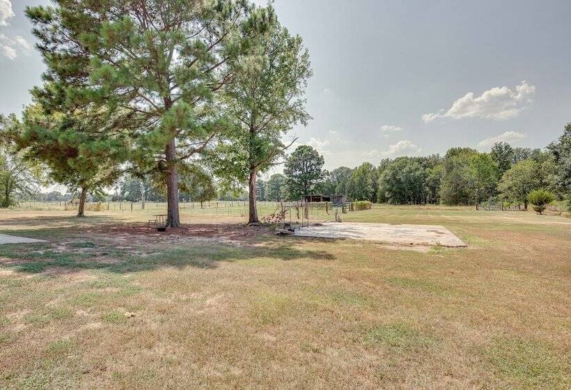 Fire Pit At Dog Friendly Countryside Quitman Cabin